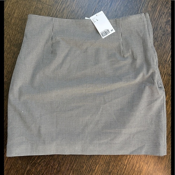 Dresses & Skirts - NWT woman’s H&M skirt
